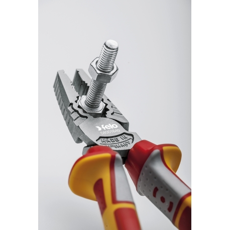 ALICATE COMBINADO VDE MODELO 580 - FELO - FELO |58001640_5800184_58020540_0_pliers_in_use (1)